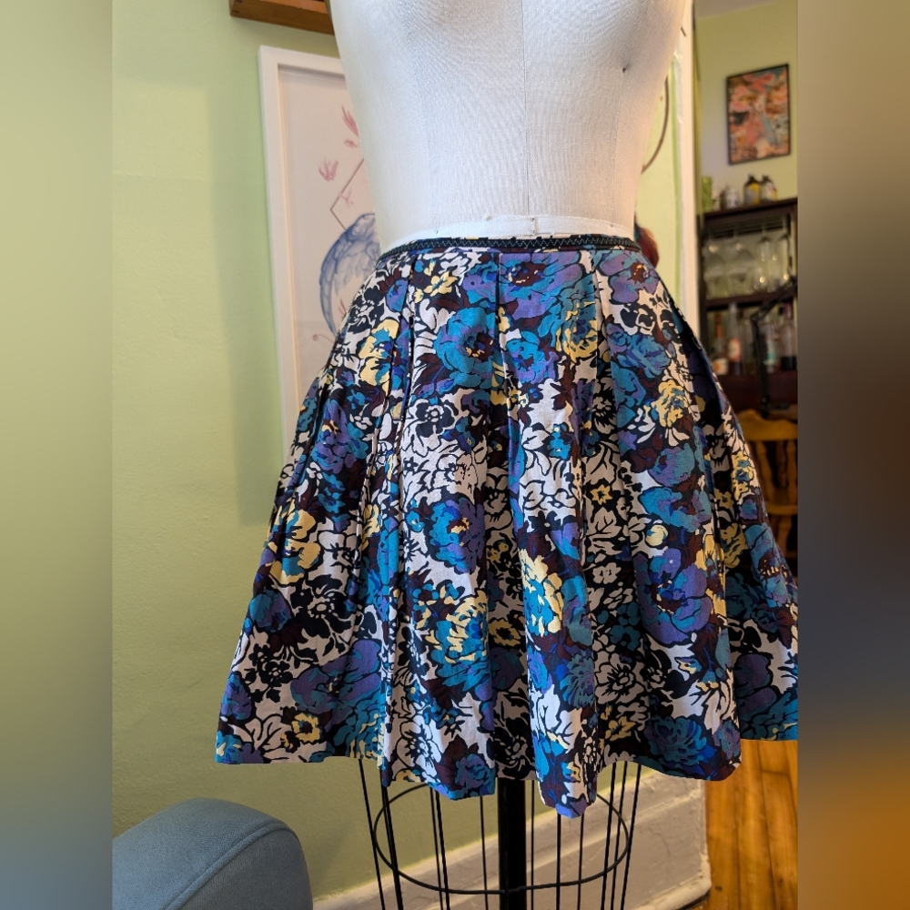[VINTAGE Y2K] Betsey Johnson Floral Skirt | Fully lined w/pockets | Size 8